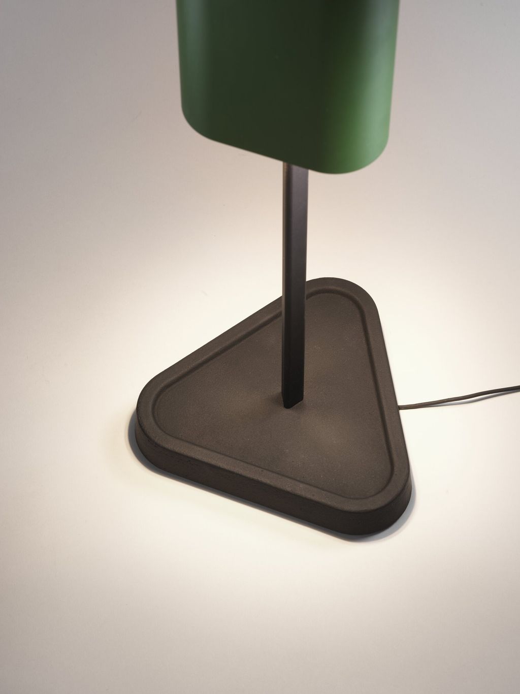 Flos-Product-Image-Luminaire-Table-Emi_Table-Detail-Deep_Green-001.d0246754