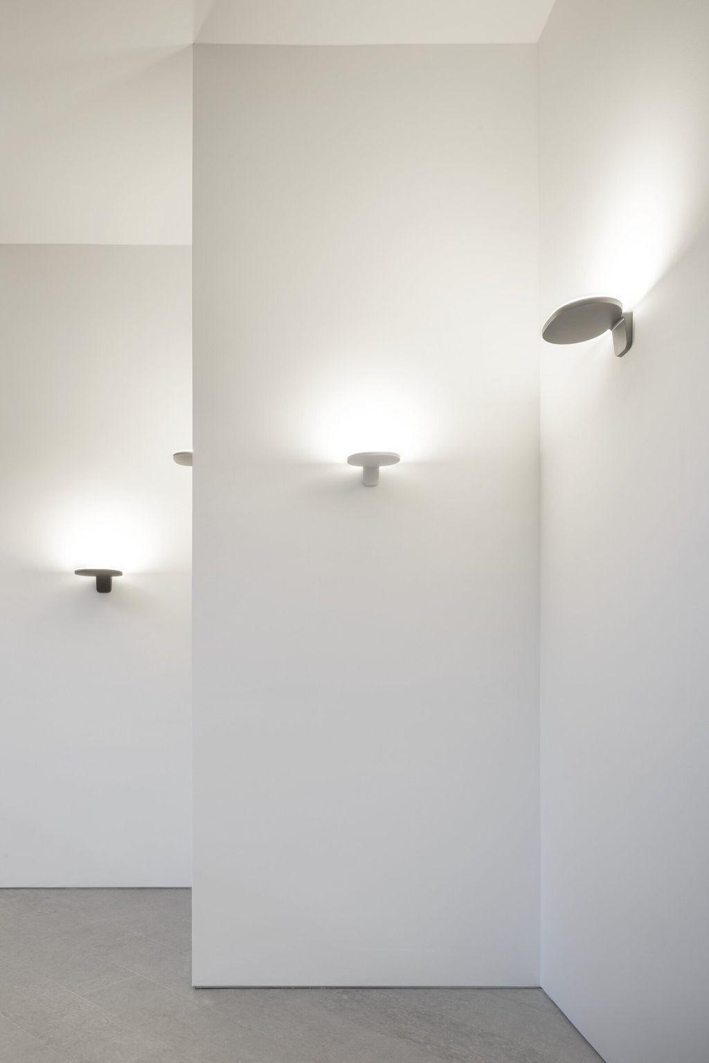 Flos-Oplight-Ph_Francesco_Caredda-Flos_Showroom-Milan_Design_Week-2021-010.9240213a