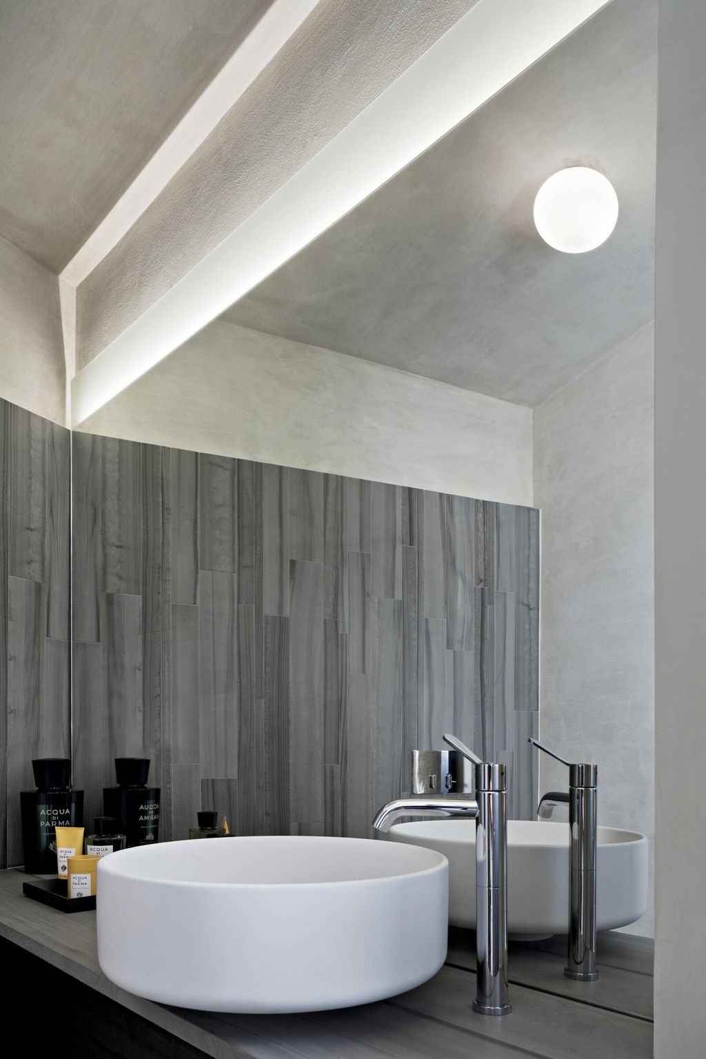 Flos-Glo_Ball_Basic_Ceiling_Wall_1-PH_Germano_Borrelli-Montenapoleone_Lounge_Milan-2016-001.1b561fd7