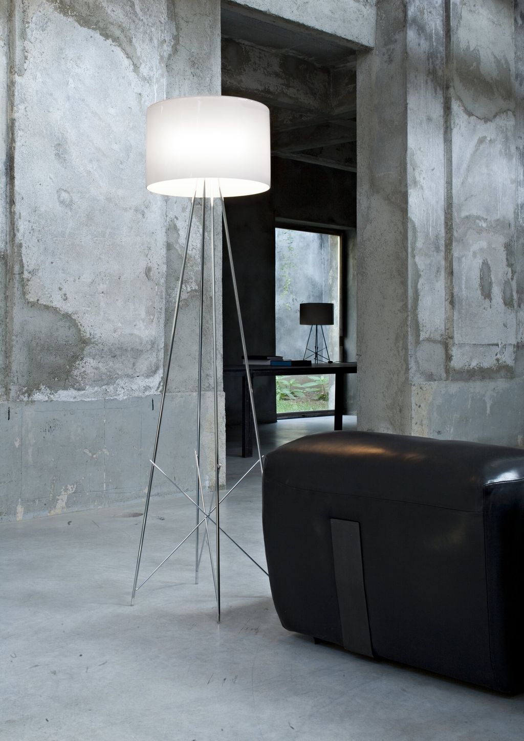 Flos-Ray_F-PH_Santi_Caleca-002.bc90cdfb