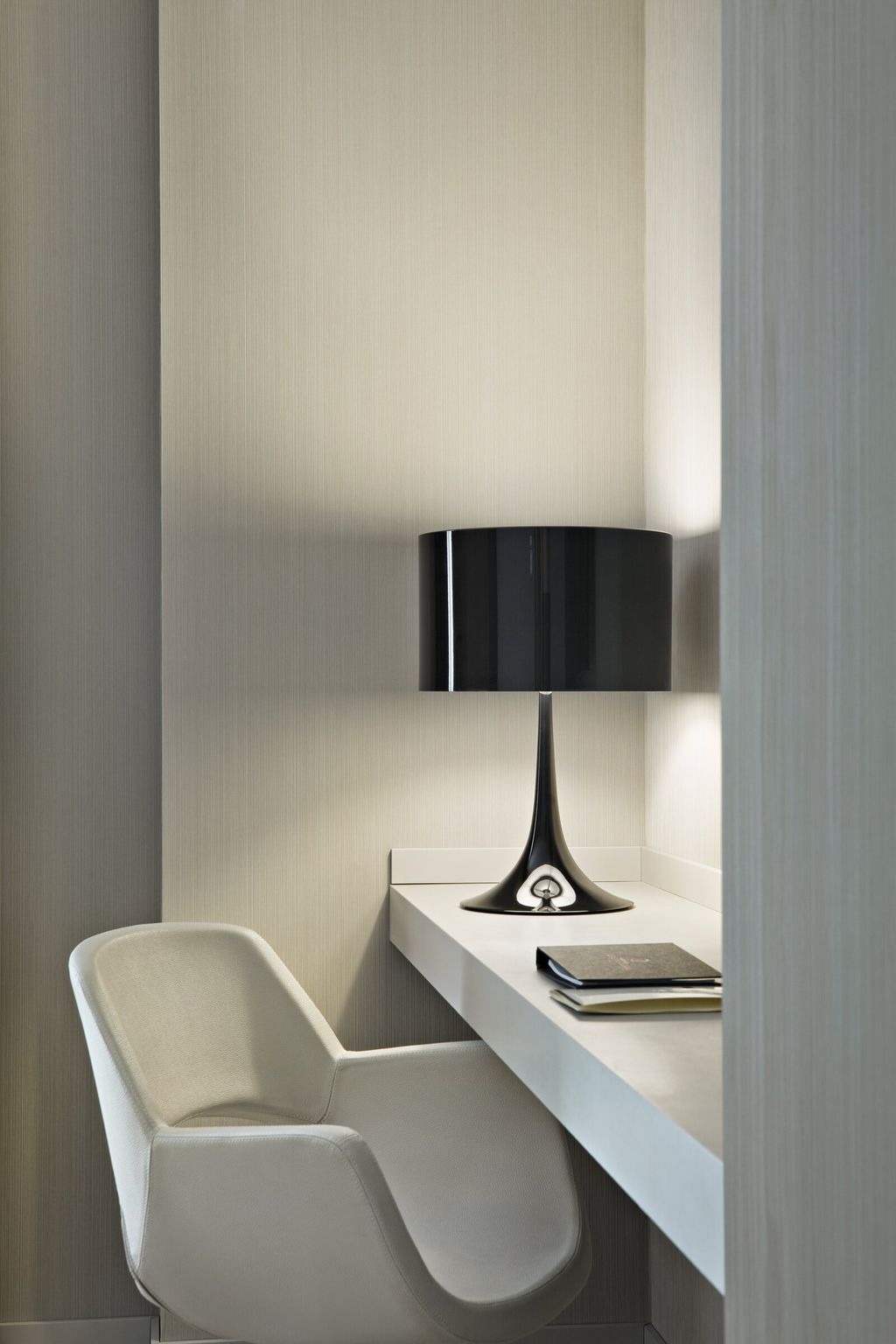 Flos-Spun_Light_T-PH_Germano_Borrelli-Hotel_Colombo_Italy-001.e6e22c9d