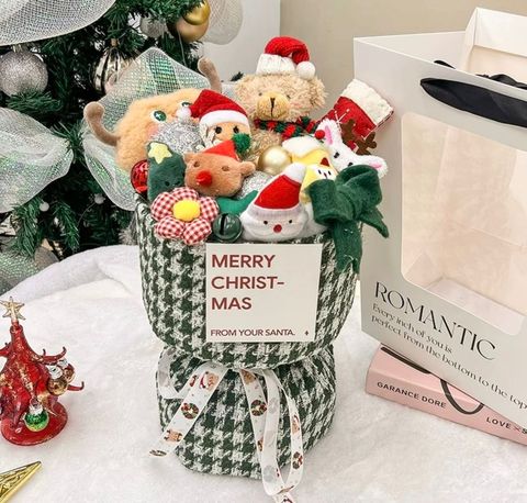 Christmas Bouquet (Green) Snowy