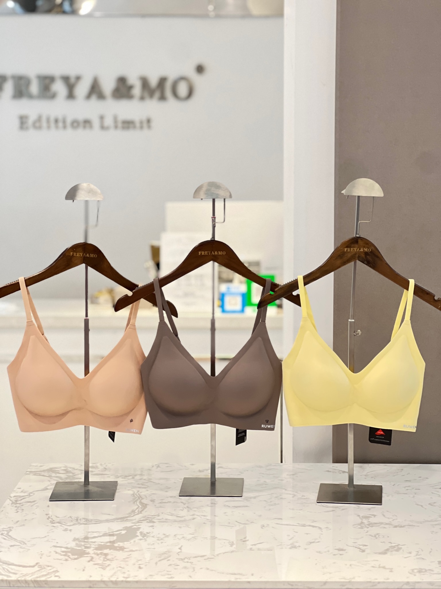 3be6627a8ccbd4e55d3e54dbfbe8f377