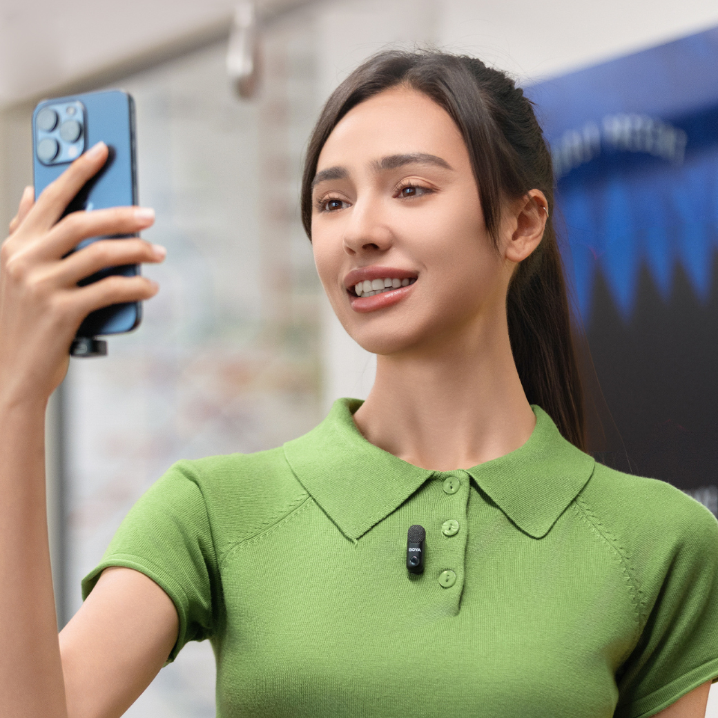 手機直錄情境，創作者邊走邊拍