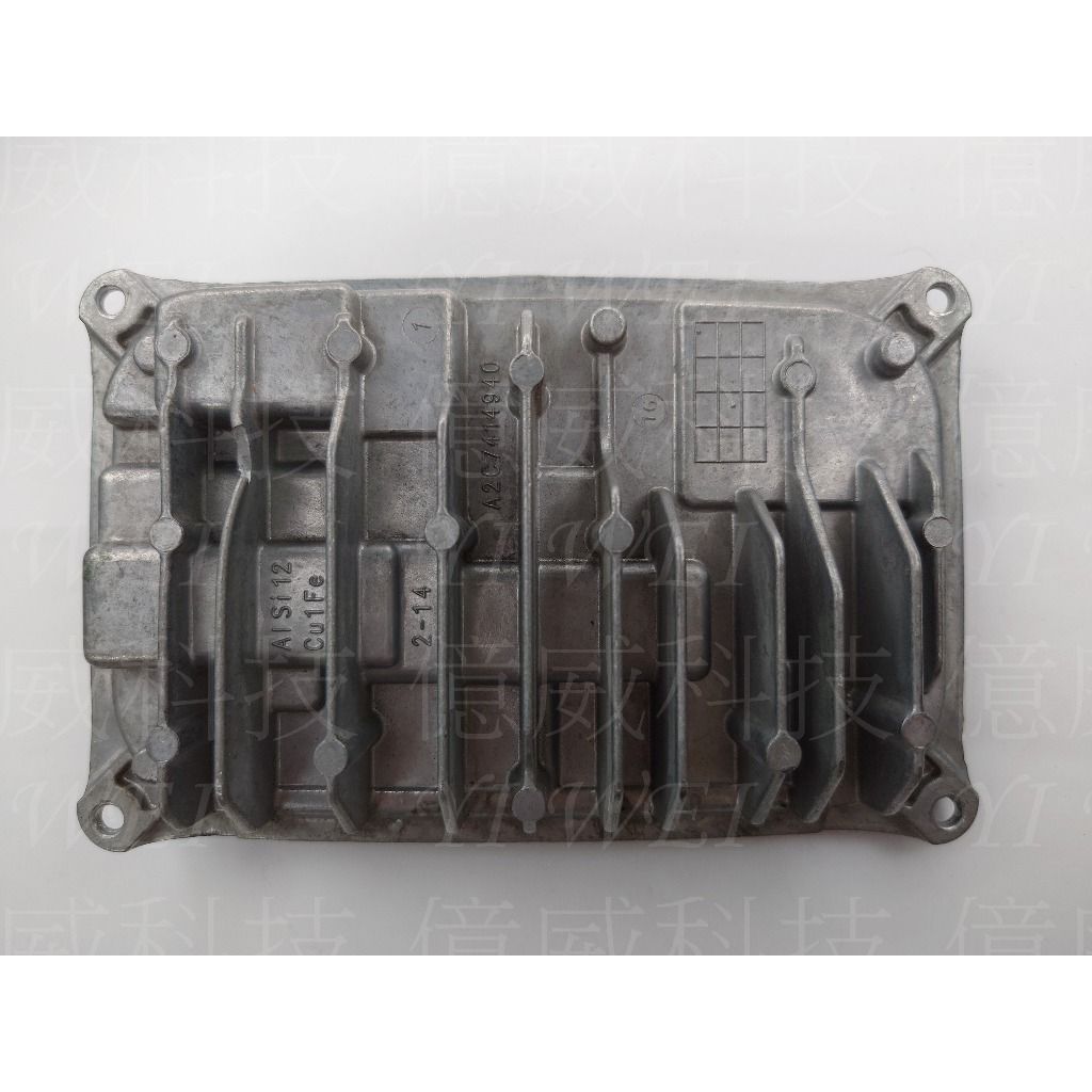 tw-11134207-7rbkb-m95trdces2xz74