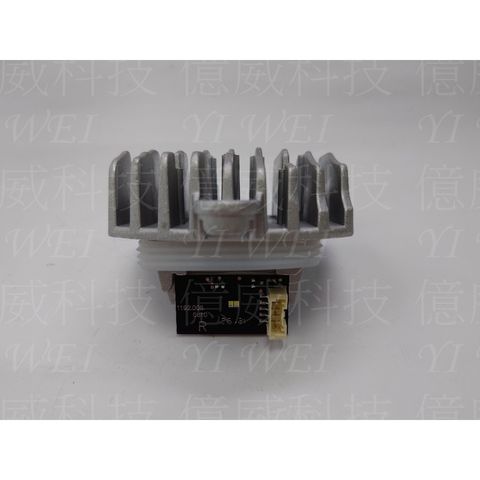 tw-11134207-7rbk0-m8zoaf6osz520d