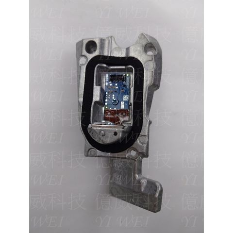 tw-11134207-7ras9-m0jtx9nw1vwz05