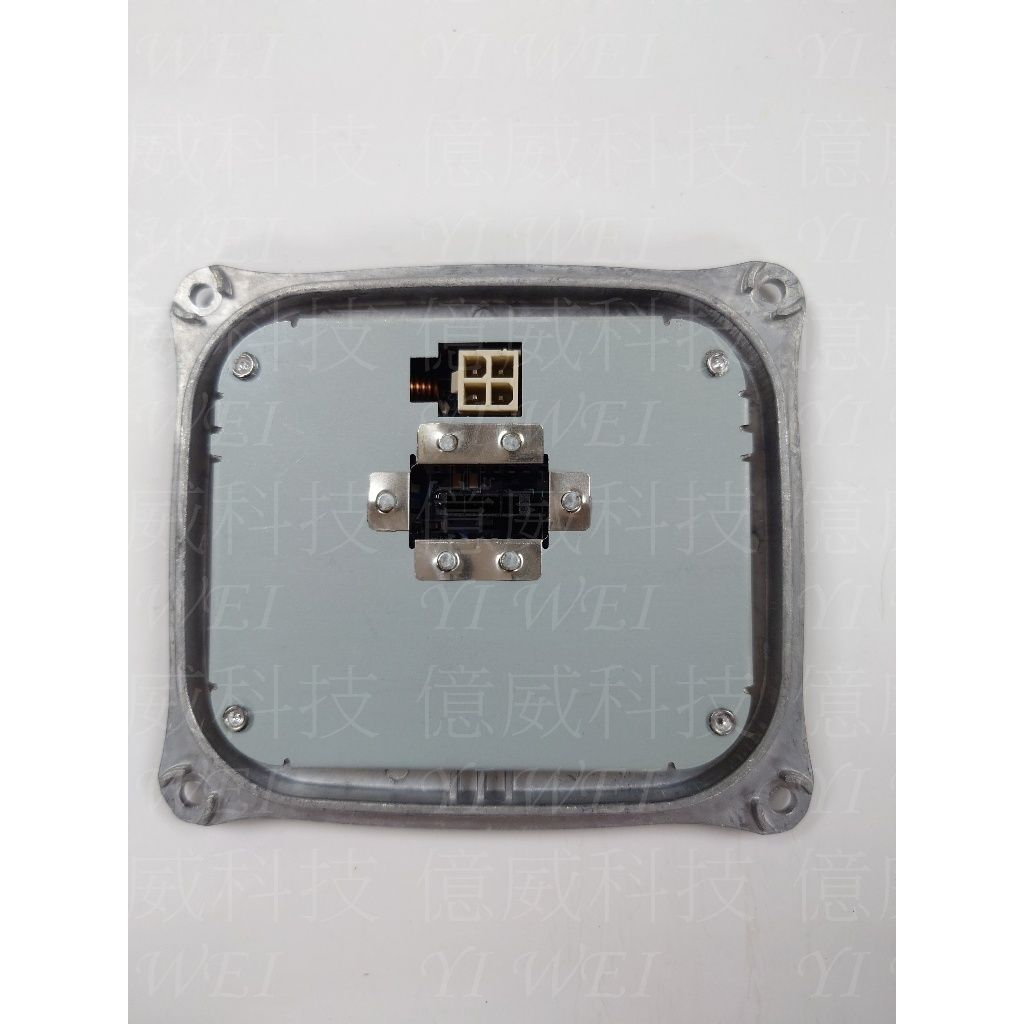 tw-11134207-7r98r-lusob2vawaff06