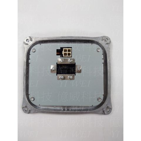 tw-11134207-7r98r-lusob2vawaff06