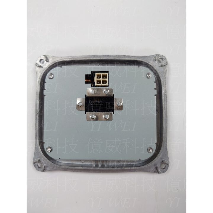 tw-11134207-7r98r-lusob2vawaff06