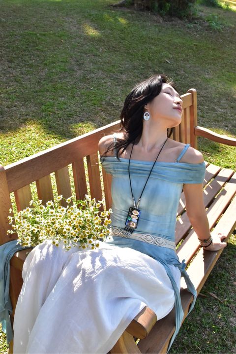 6304植物紮染｜一字領吊帶｜天空藍-1