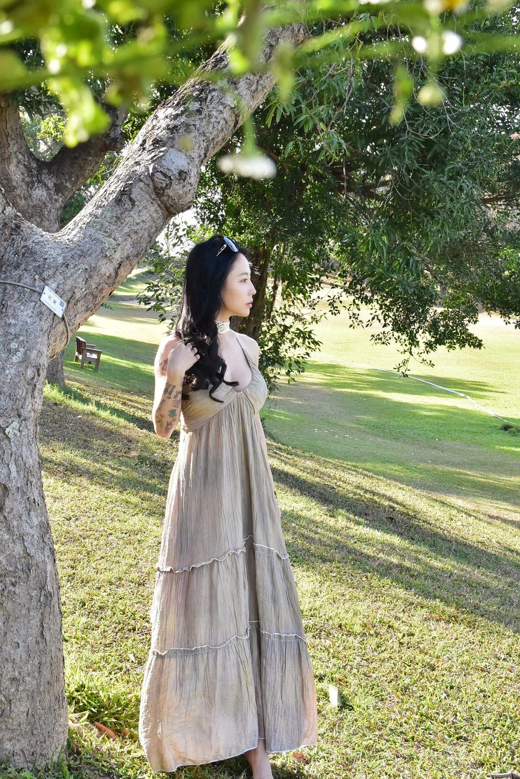 6301植物紮染｜褶皺美背連身裙｜橄欖綠-4