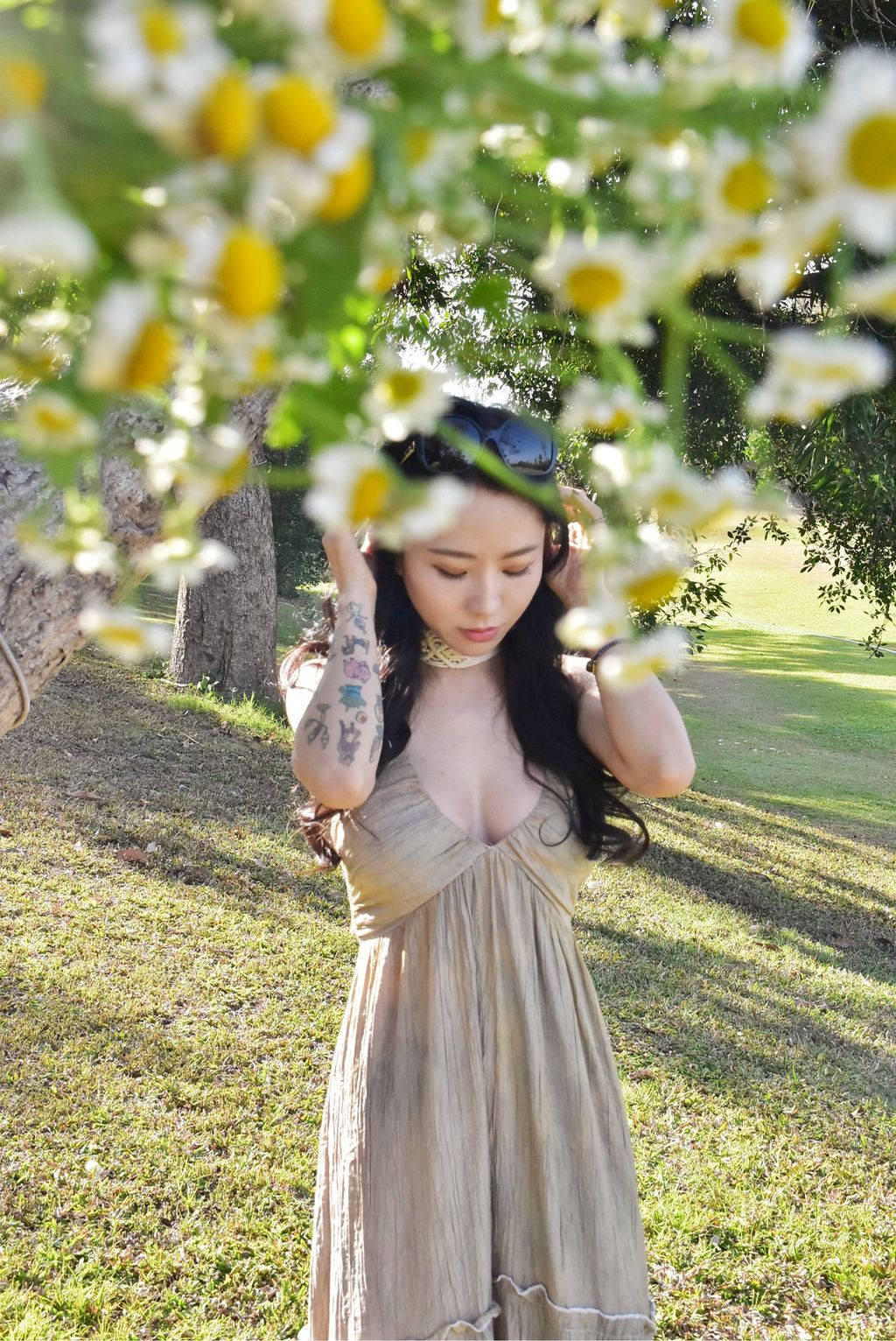 6301植物紮染｜褶皺美背連身裙｜橄欖綠-2