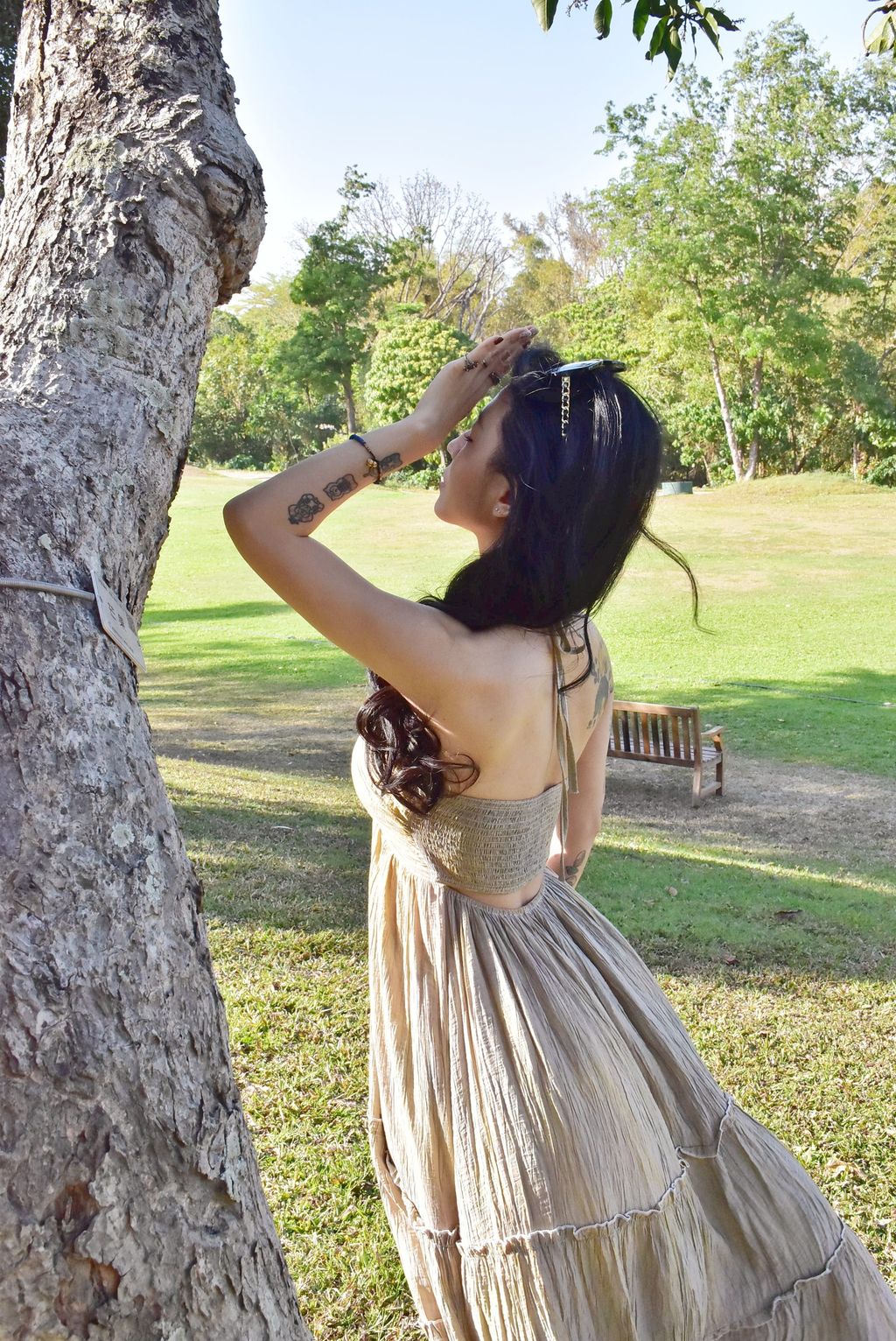 6301植物紮染｜褶皺美背連身裙｜橄欖綠-3