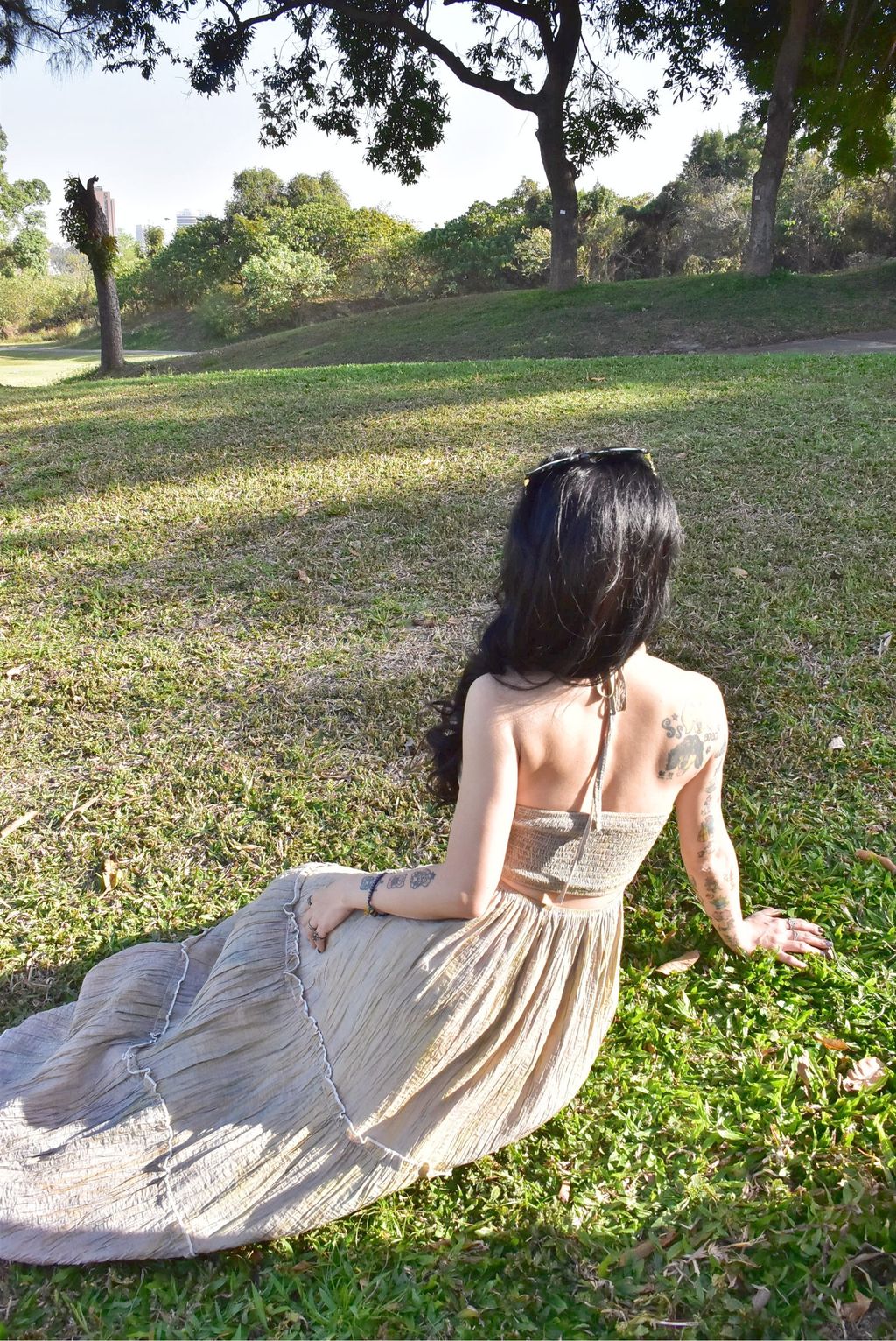 6301植物紮染｜褶皺美背連身裙｜橄欖綠-7