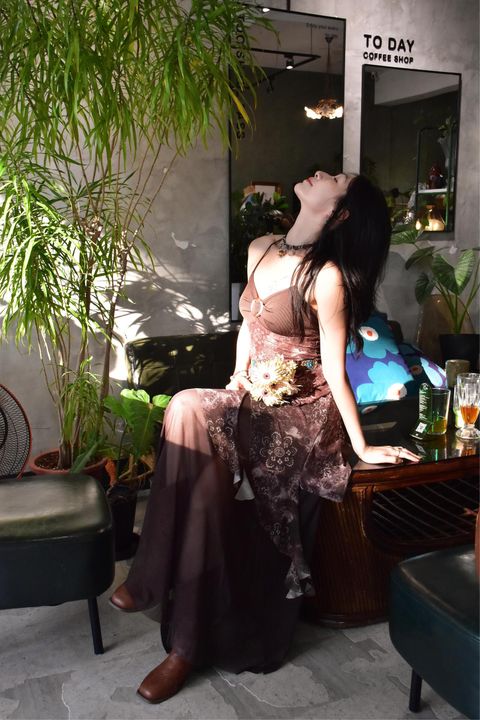 906花卉飄逸透紗半裙-大地咖-1