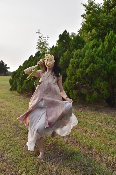 914植物紮染｜仙女下凡吊帶連身裙-鮮花粉-3