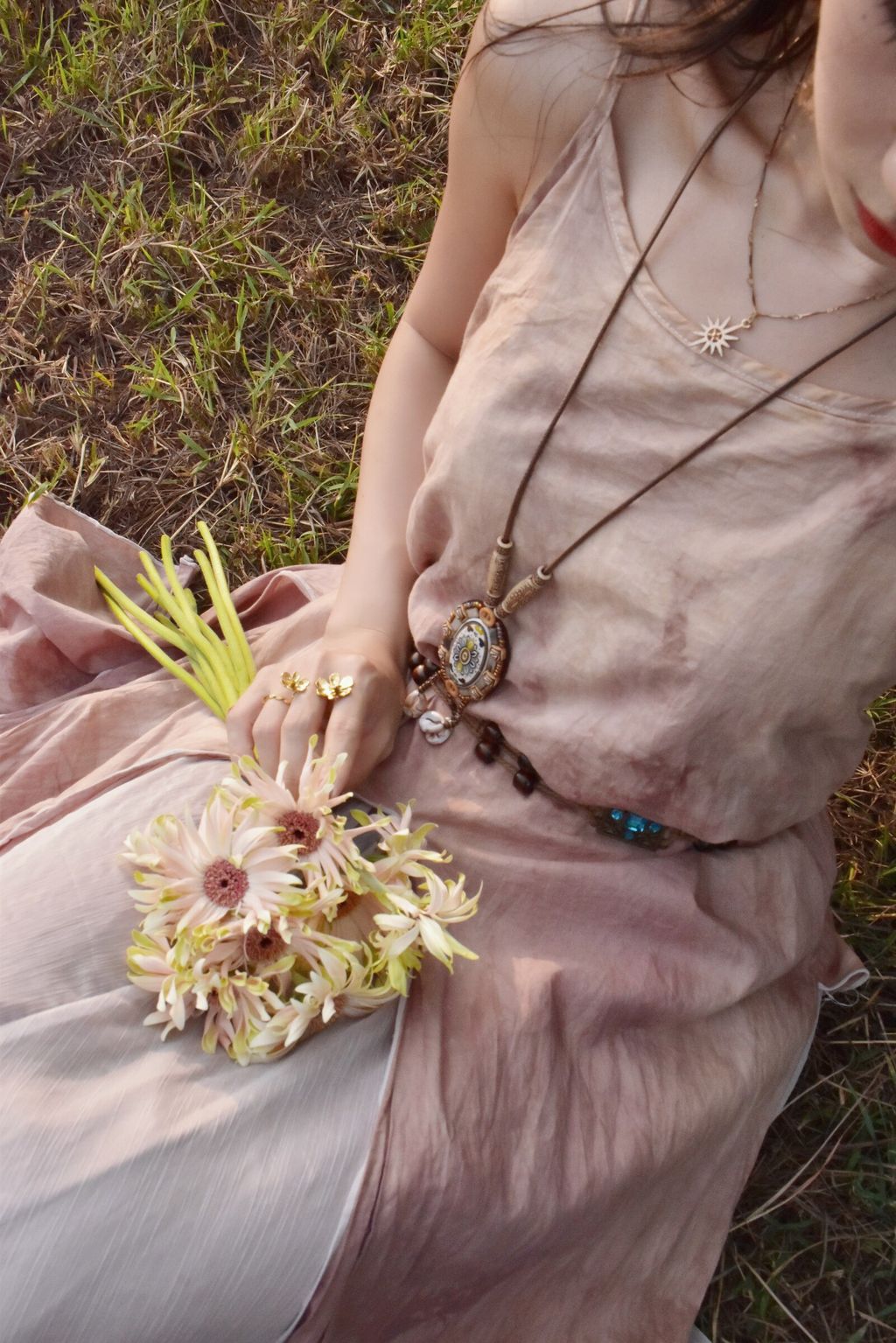 914植物紮染｜仙女下凡吊帶連身裙-鮮花粉-2