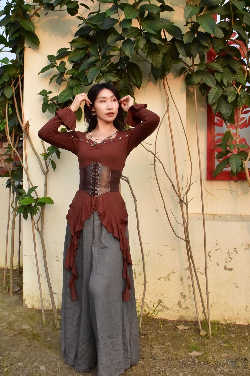 1023卯釘不規則上衣｜酒紅棕-5