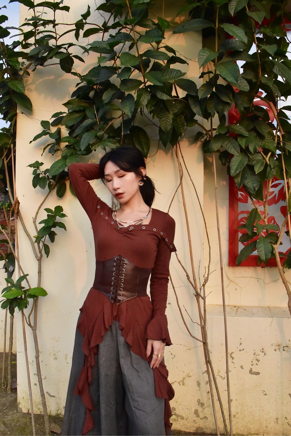 1023卯釘不規則上衣｜酒紅棕-4