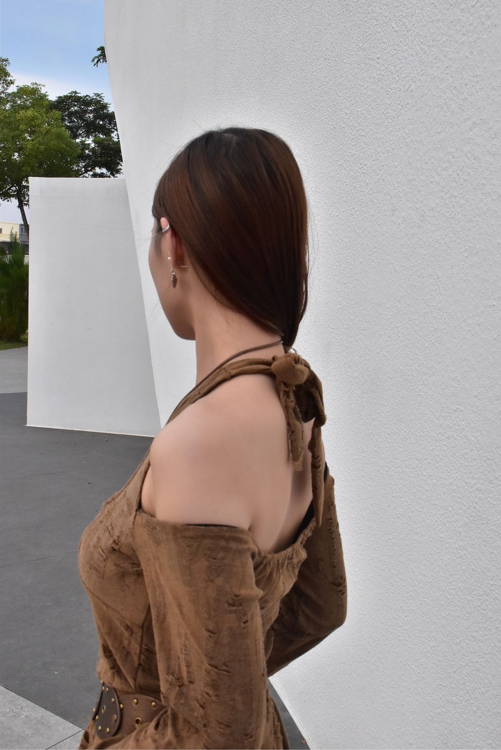 1013解構掛脖露肩連身裙｜亞麻色-6