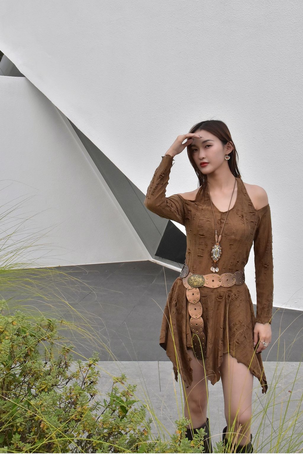 1013解構掛脖露肩連身裙｜亞麻色-4