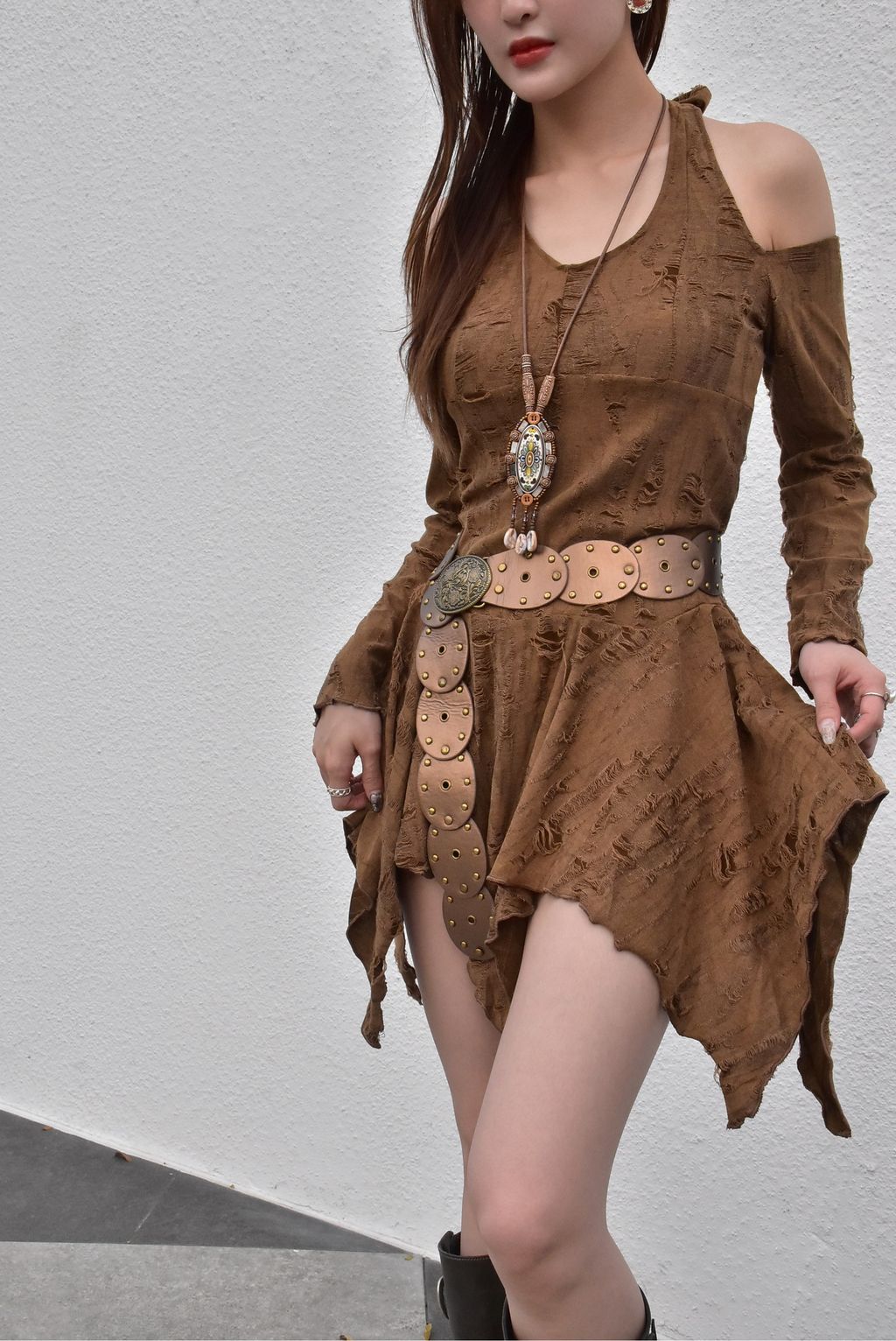 1013解構掛脖露肩連身裙｜亞麻色-2