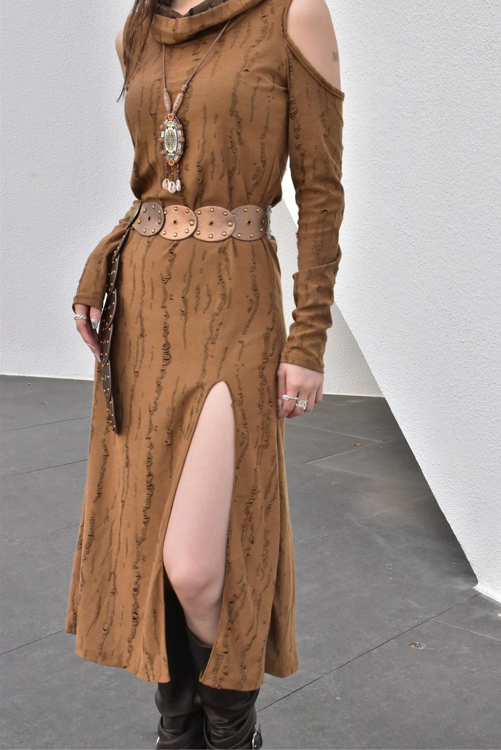 1014解構連帽堆堆領露肩連身裙｜亞麻色-3