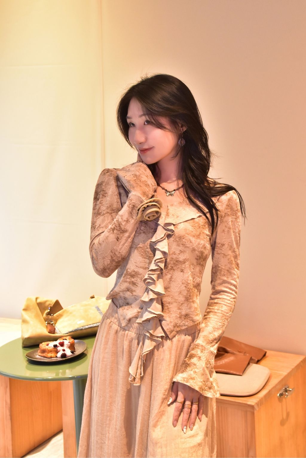 1101植物紮染｜立體雕花荷葉上衣-5