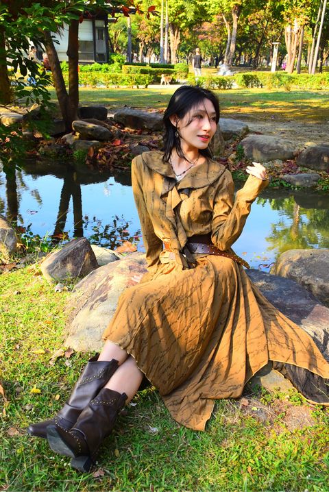 1203解構荷葉領上衣｜亞麻色-1