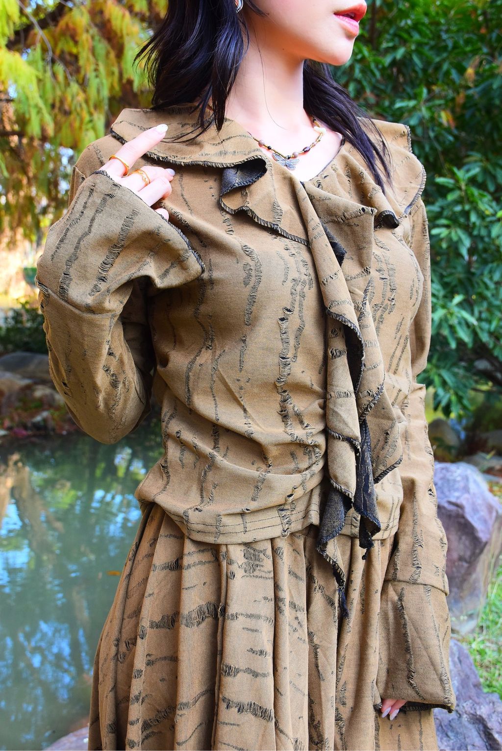 1203解構荷葉領上衣｜亞麻色-4