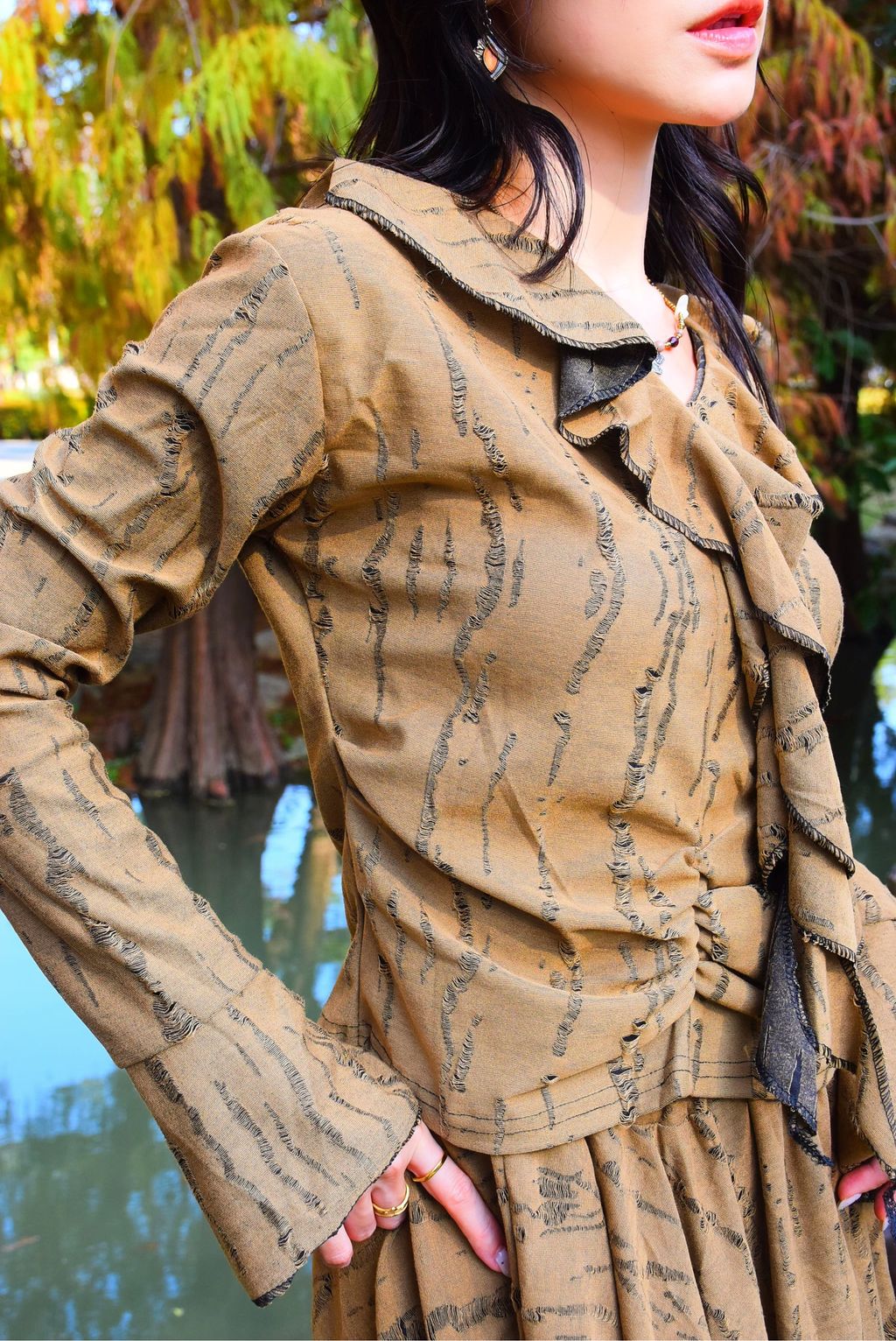 1203解構荷葉領上衣｜亞麻色-6