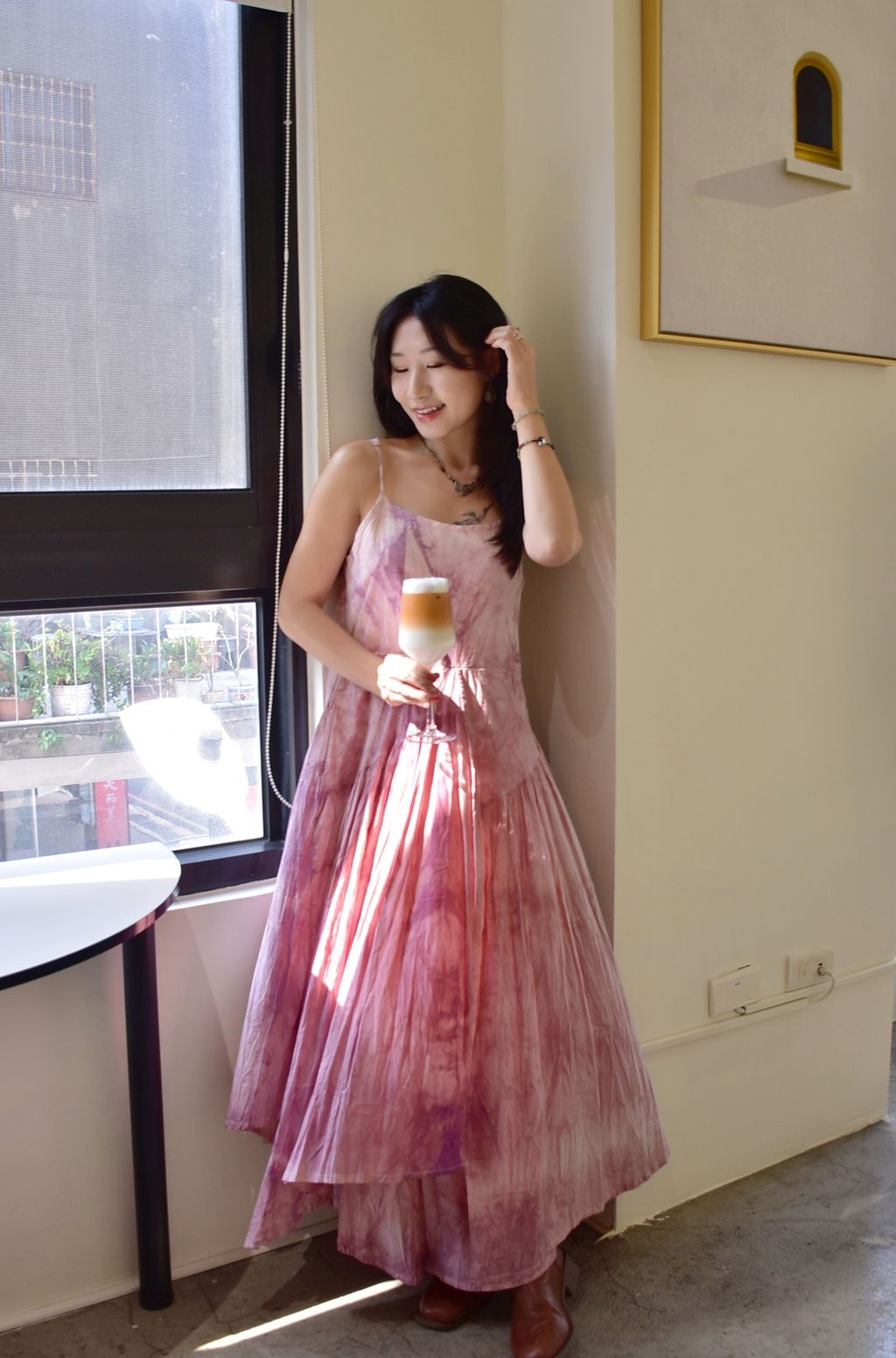 6104植物紮染｜剪裁吊帶連身裙｜鮮花粉-3