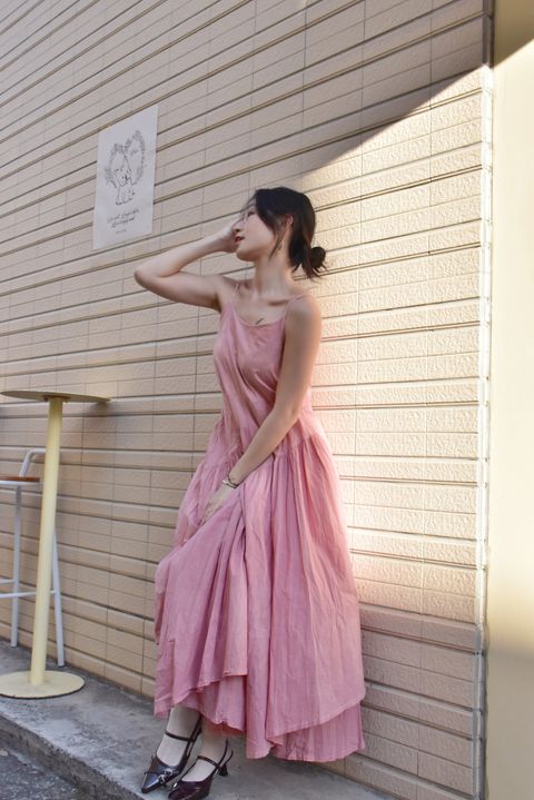 6104B植物紮染｜剪裁吊帶連身裙｜櫻花粉-5