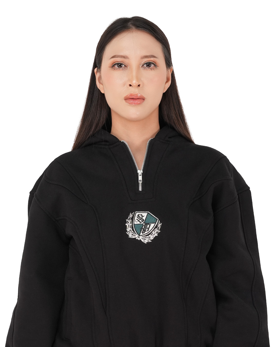 HOODIE HITAM PEREMPUAN DEPAN