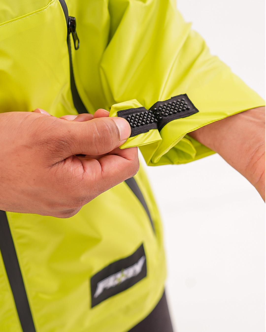 WINDBRAKER GREEN MEN DETAIL