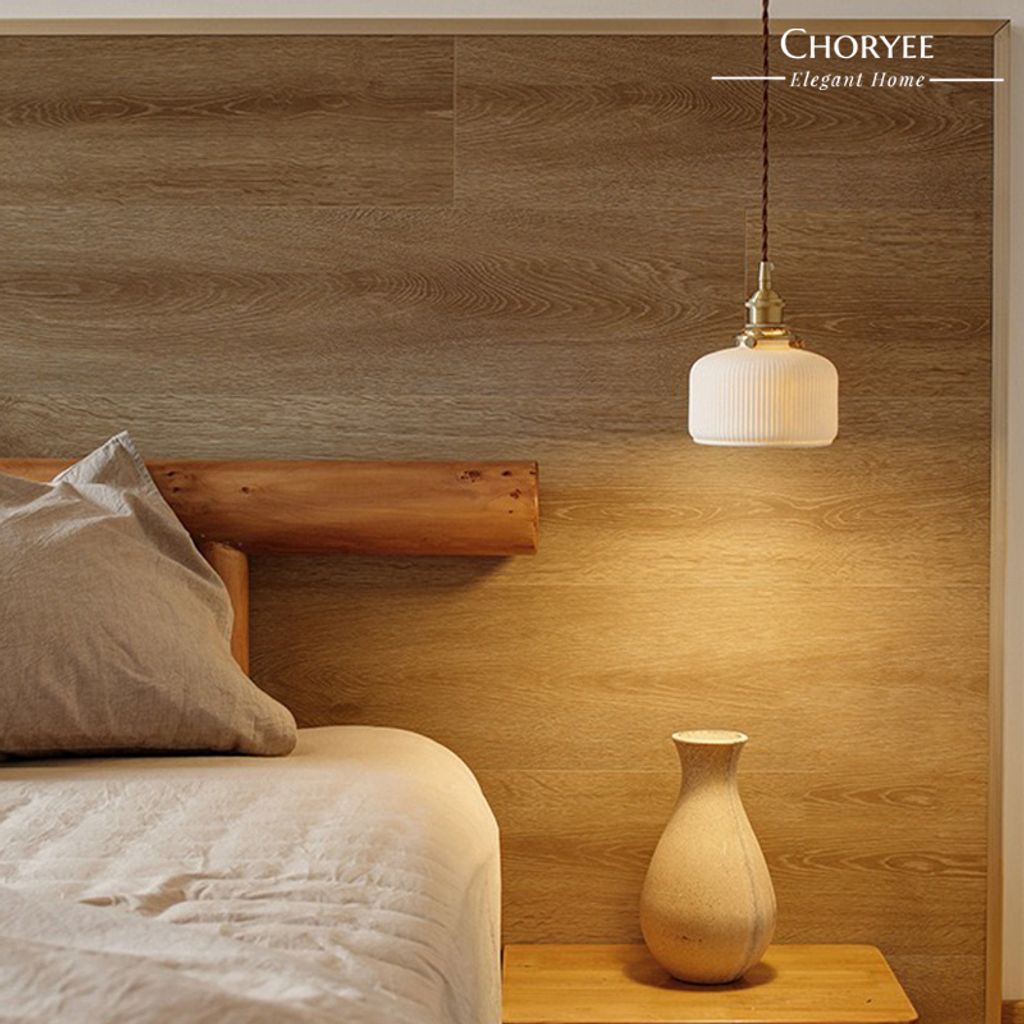 04-choryee-brass-glass-pendant-light-wood-bedroom
