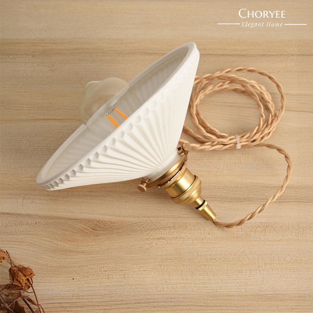 10-vintage-brass-glass-pendant-light-e27-product-flatlay