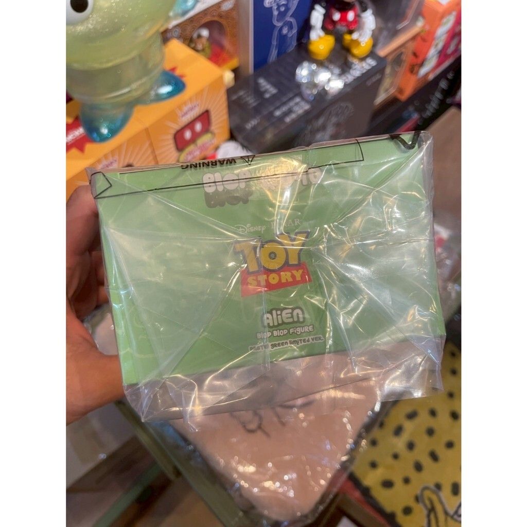 tw-11134207-7rbk4-maobsux0qpva01