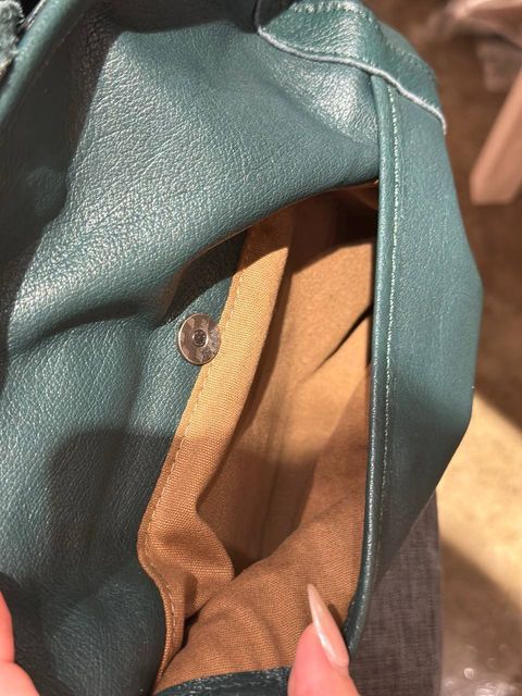 e2426082-de73-418b-ac7b-db75bfe636c2