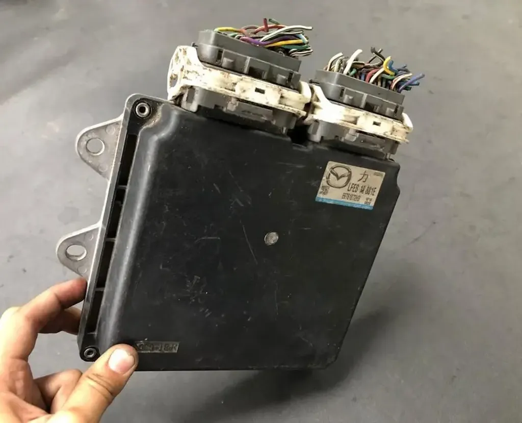 MAZDA LFES-18-881E (3)