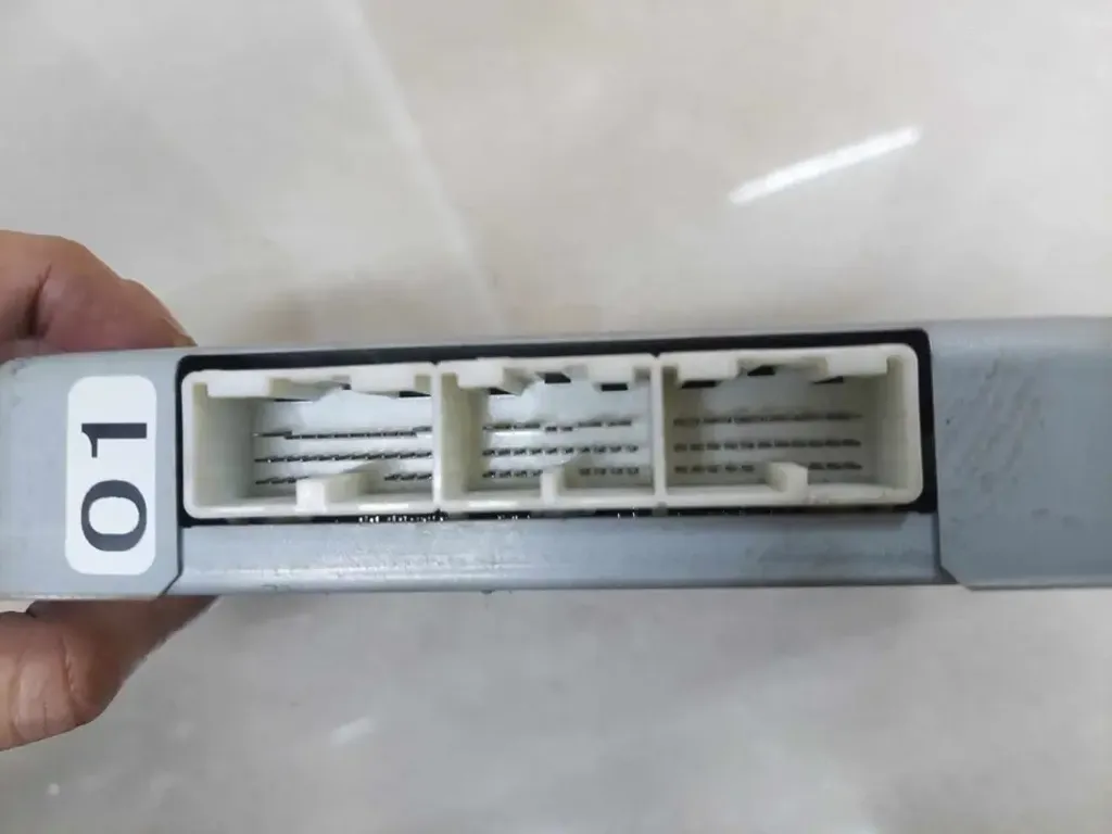 HINO 89880-37011 (2)