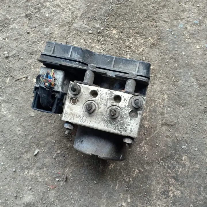 MITSUBISHI MR955673 (1)