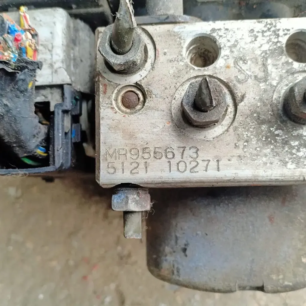 MITSUBISHI MR955673 (2)