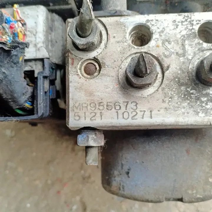 MITSUBISHI MR955673 (2)