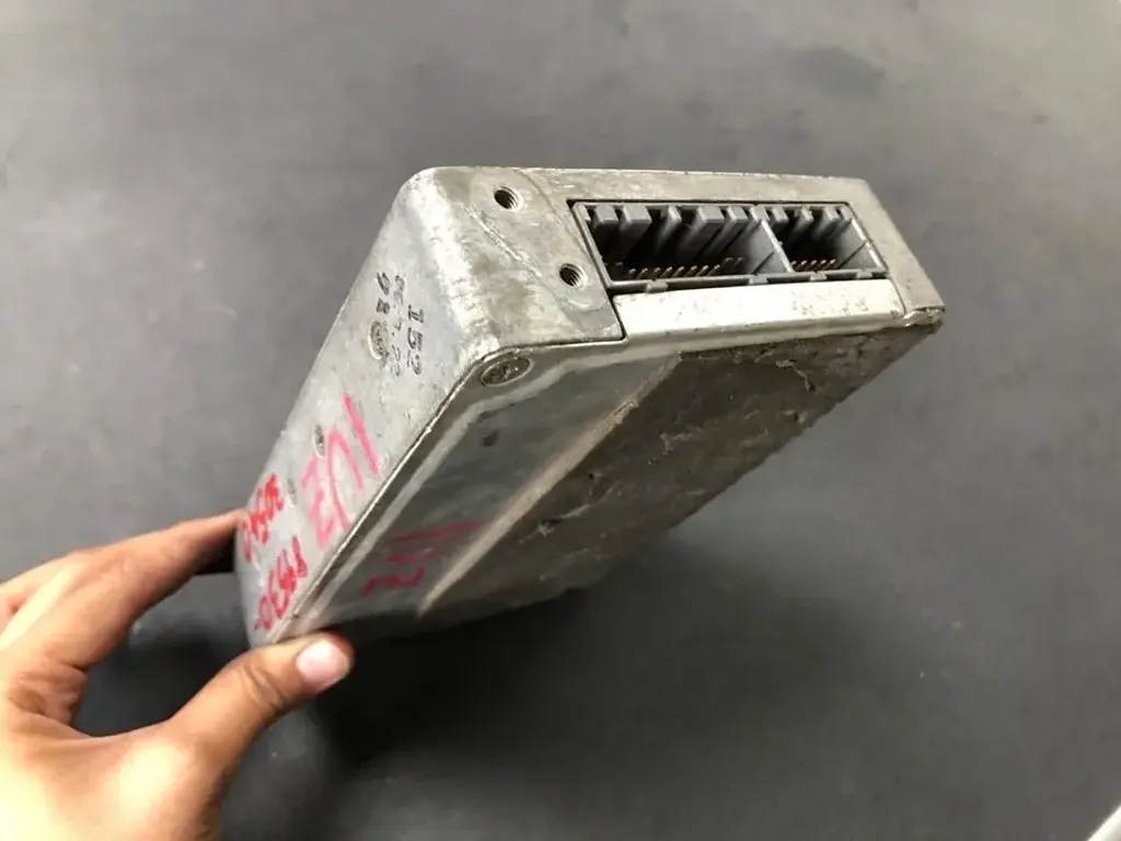 1UZ-FE 89530-30540 (3)