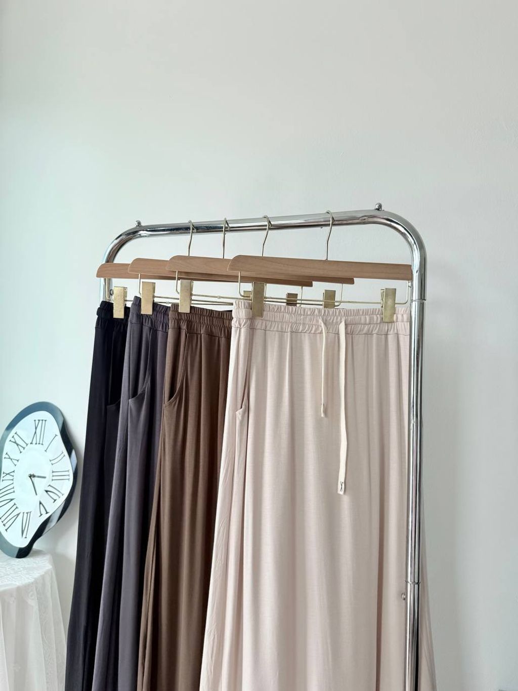 photo_6053110471151698996_y