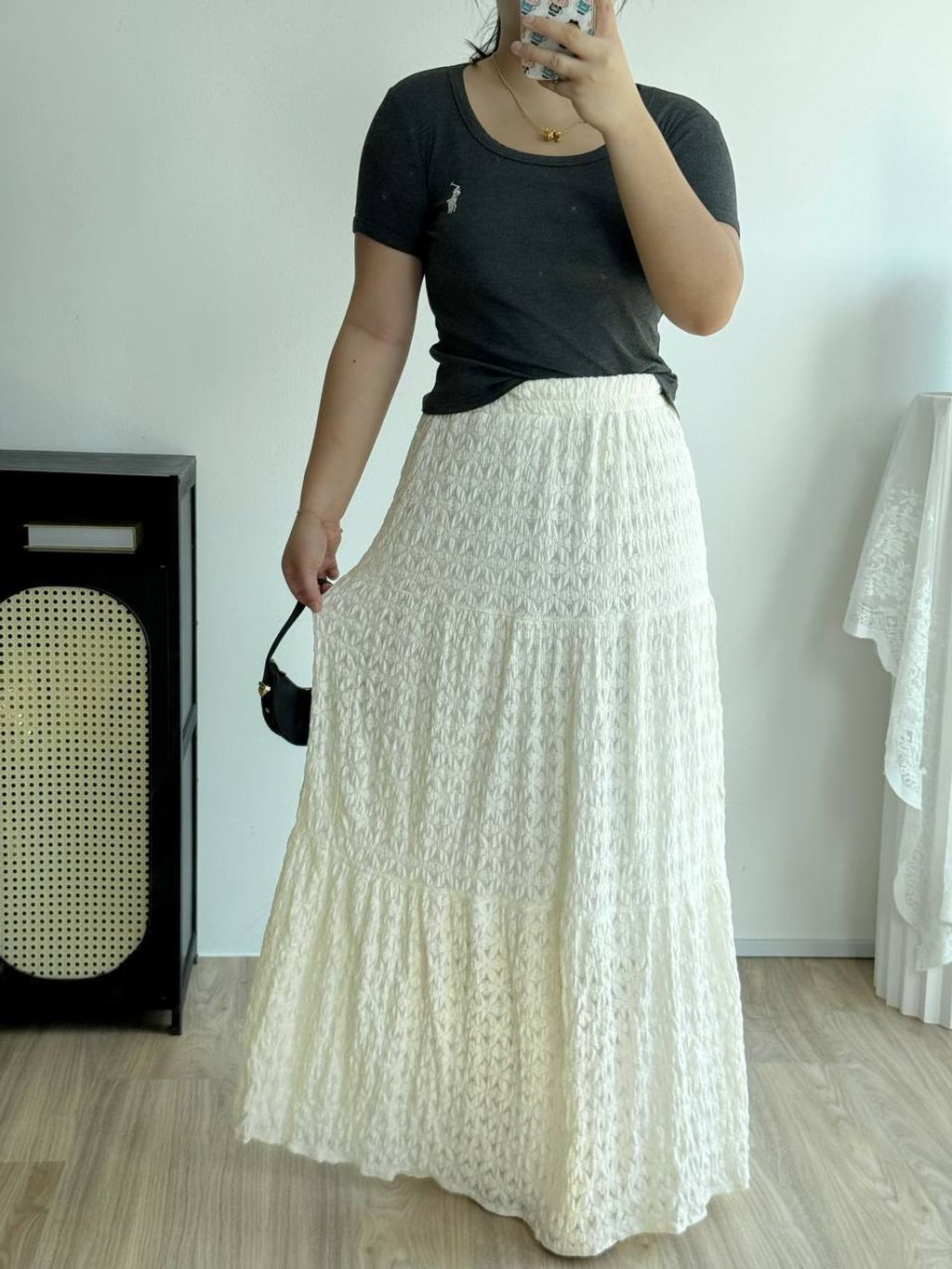 photo_6060079661179848342_y