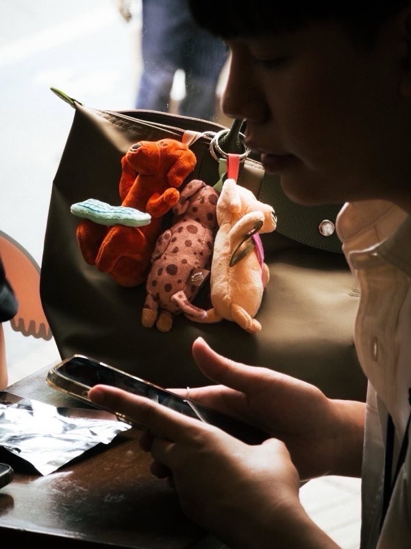 CC35E052-21B7-4D41-A6C0-8F80FEE2B242