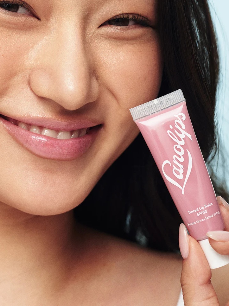 LanolipsTintedLipBalmSPF30Rhubarb_Model1